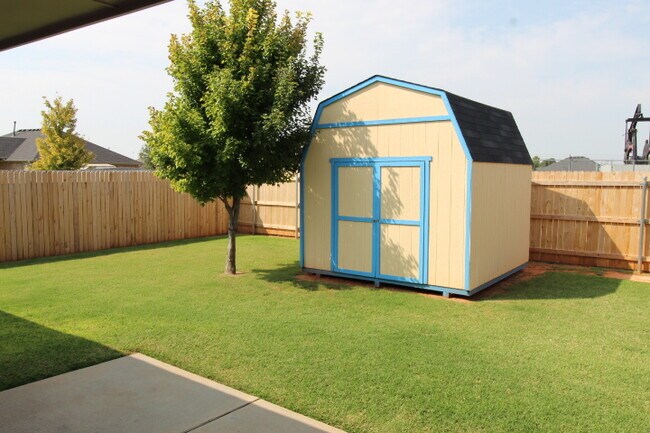 Building Photo - 620 Eastview Dr