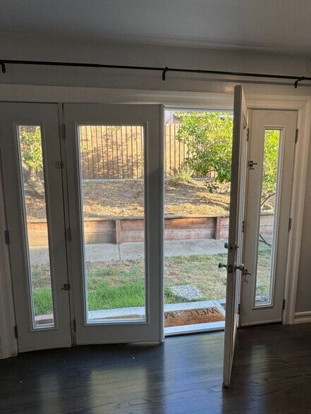 Building Photo - 2088 Cypress Ave