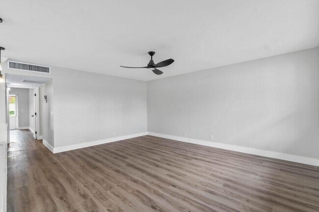 Building Photo - 173 Seville H