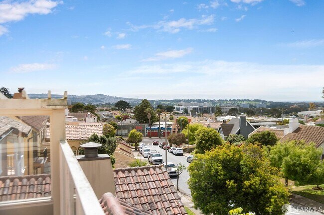 Building Photo - 351 Santa Ana Ave