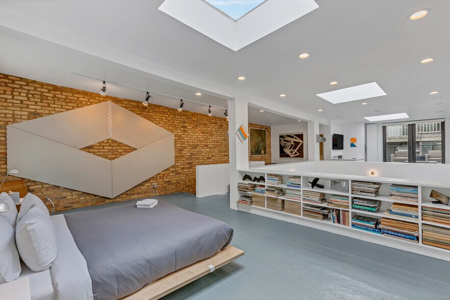 Building Photo - 2231 N Wayne Ave