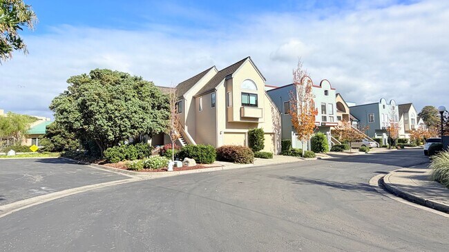 Building Photo - 15 Invincible Ct