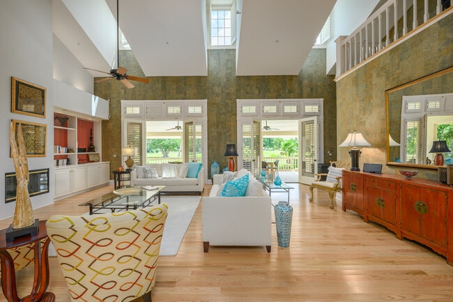 Building Photo - 981 Longboat Club Rd