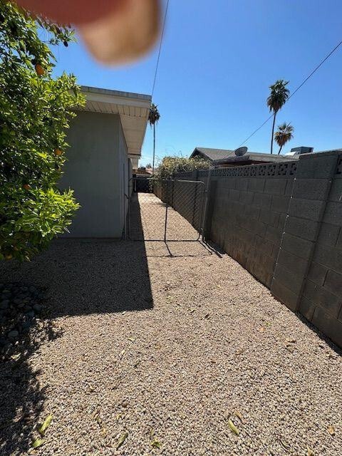 Building Photo - 1416 E Del Rio Dr