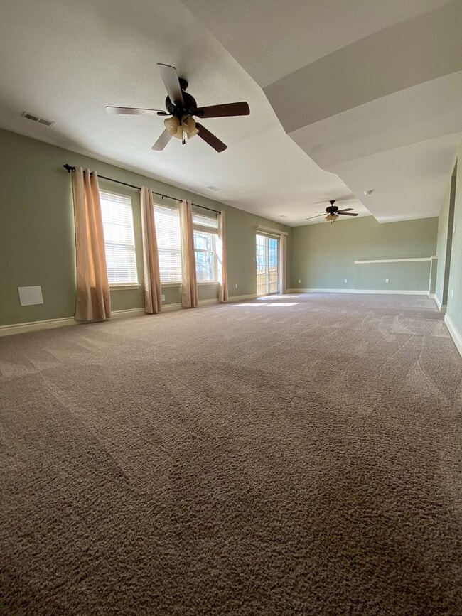Building Photo - Mountain Views, Modern Touches – 5 Bed Bea...