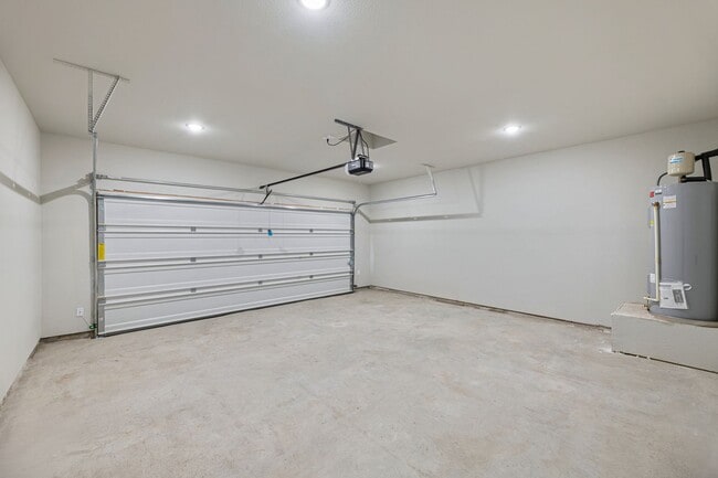 Building Photo - AVAILABLE NOW! 3 BEDROOM TRIPLEX  LOCATED ON 1-ACRE LOT IN MIDLOTHIAN, TX!