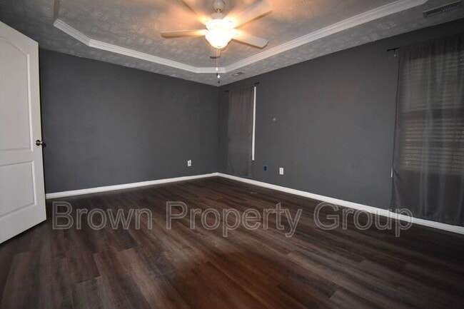 Building Photo - 494 Hogart St