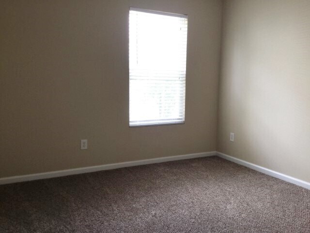 Building Photo - 2912 Hayling Dr