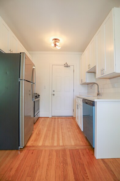 Building Photo - 4415 N Hamilton Ave