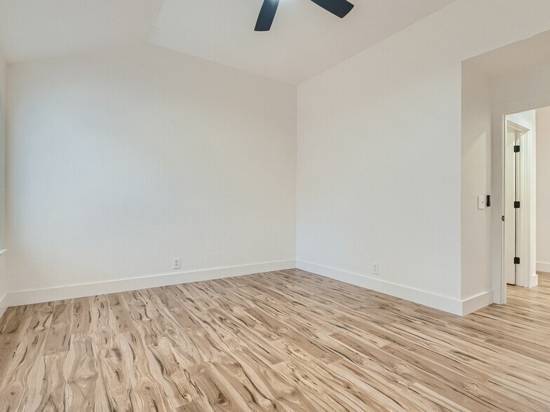 Building Photo - 116 Meadowside Dr