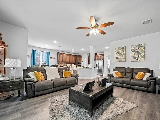 Building Photo - 1902 Sunflower Dr