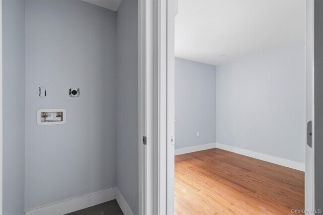 Building Photo - 133 N Miller St