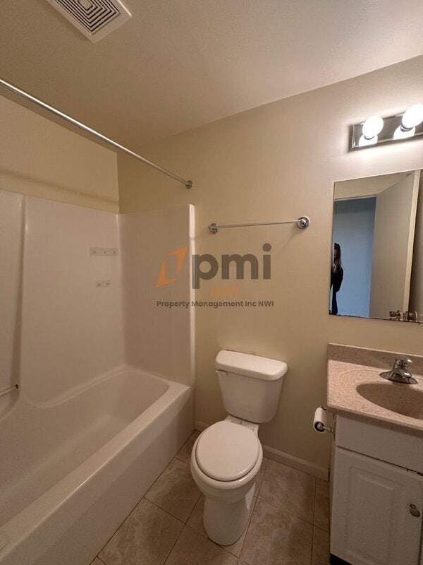 Building Photo - 705 Carla Dr