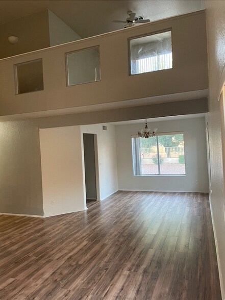 Building Photo - 1057 N Saguaro St