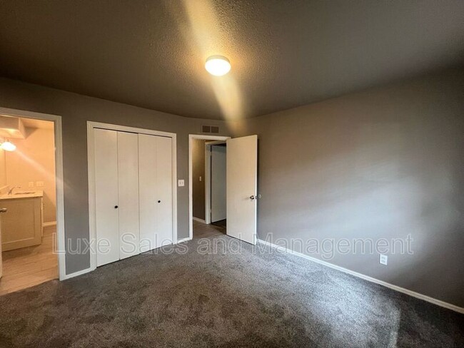 Building Photo - 503 Turtle Creek Dr