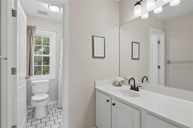 Building Photo - 8205 Applewood Ct