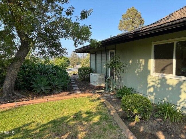 Building Photo - 620 Trueno Ave