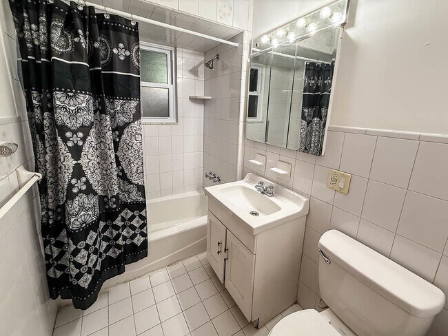 Building Photo - 186 Avenue C