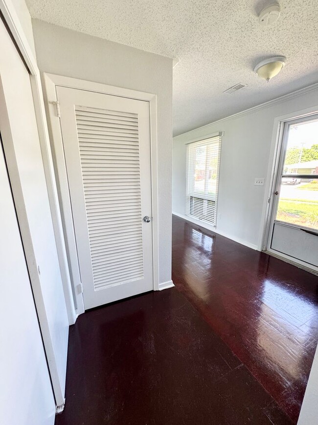Building Photo - SUPERB Home in Sea Gate - close to Market ...