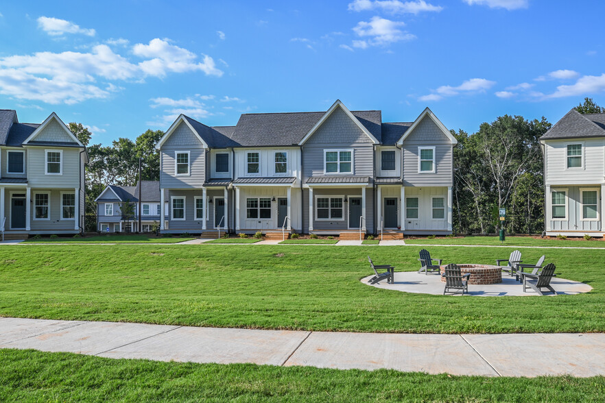 Community Exterior Photo - Knoll Creek
