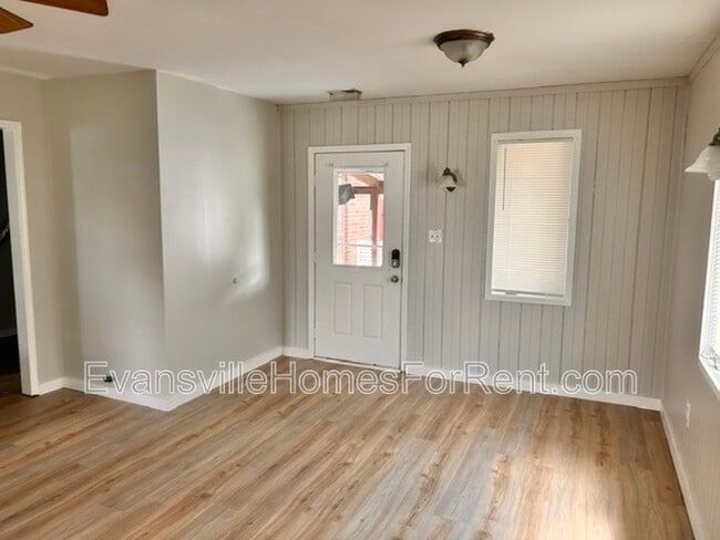 Building Photo - 300 N Park Dr