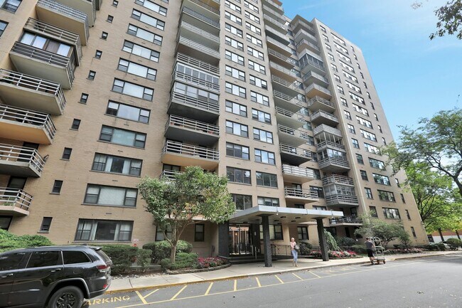 Building Photo - 201 St Pauls Ave