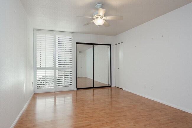 Building Photo - Marina District 2 Bedroom at Marina Park! ...