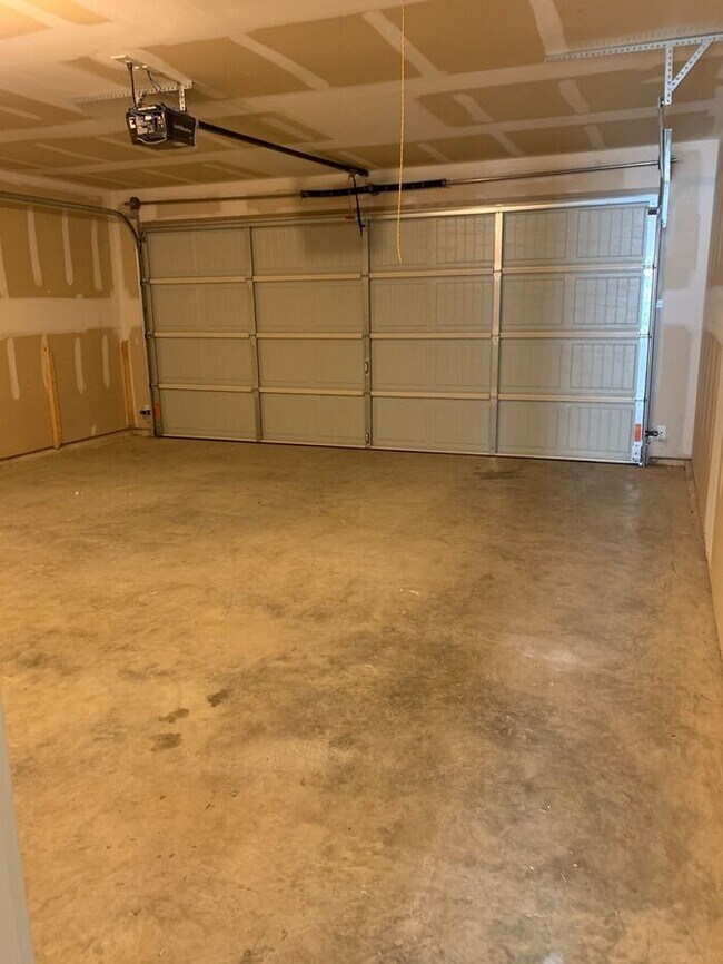 Building Photo - FOUR BEDROOM | TWO BATHROOM