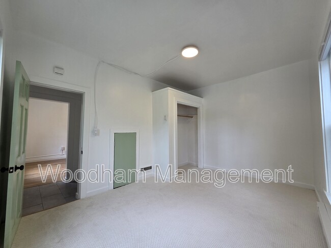 Building Photo - 521 N Rouse Ave