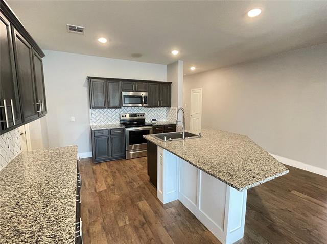 Building Photo - 1331 Meadow Creek Dr