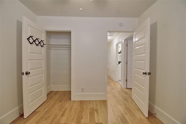 Building Photo - 2604 Sherwood Ln
