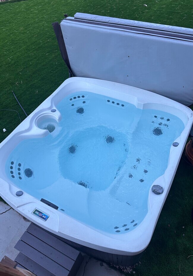 Building Photo - 6980 Wildridge Rd