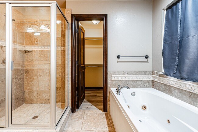 Building Photo - 4 Bed 3 Bath in Edmond!