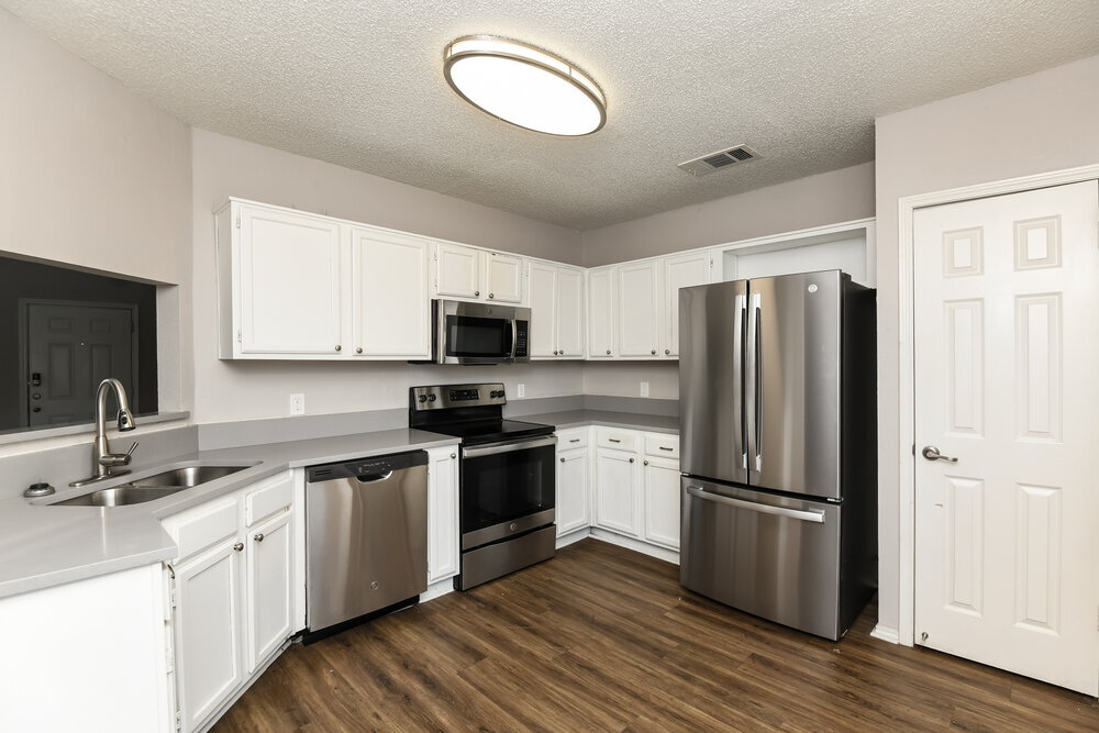 Building Photo - 2500 Creekwood Ln
