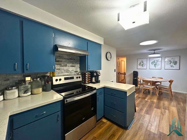 Building Photo - Completely Renovated 3 bed/2 bath Home