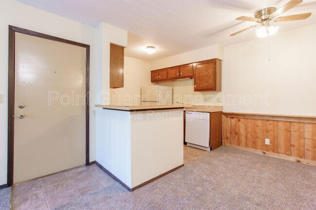 Building Photo - 2802 N Charles Ave