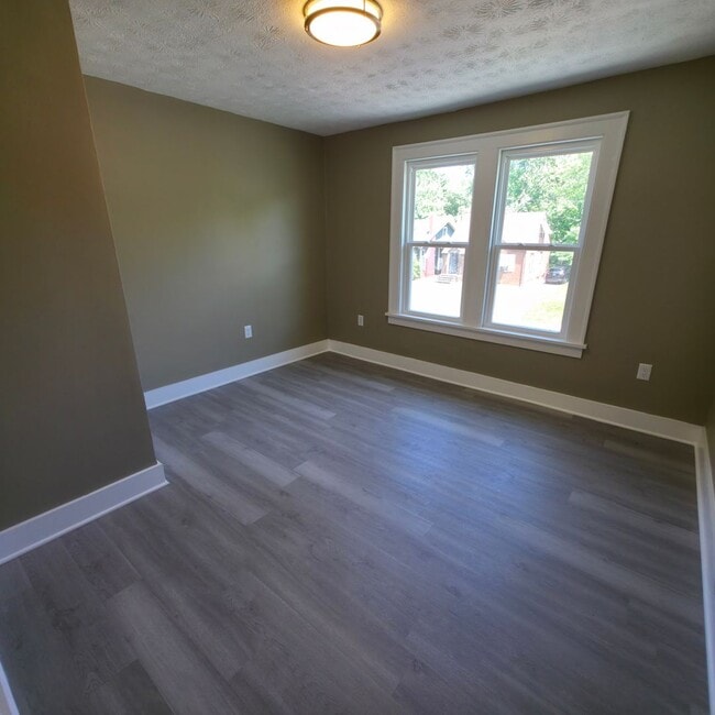 Building Photo - Cleveland Heights 3-Bed Single-Family