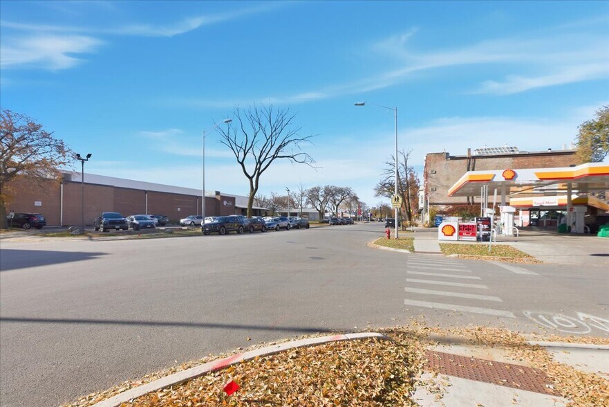 Building Photo - 316 Lake St