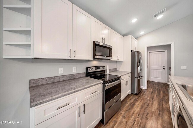 Building Photo - 205 Woodlawn Ct