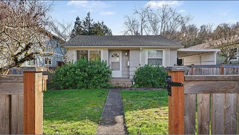 Building Photo - 316 32nd Ave E