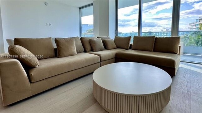 Building Photo - 9201 E Bay Harbor Dr