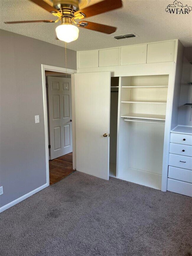 Building Photo - 4300 Barnett Dr