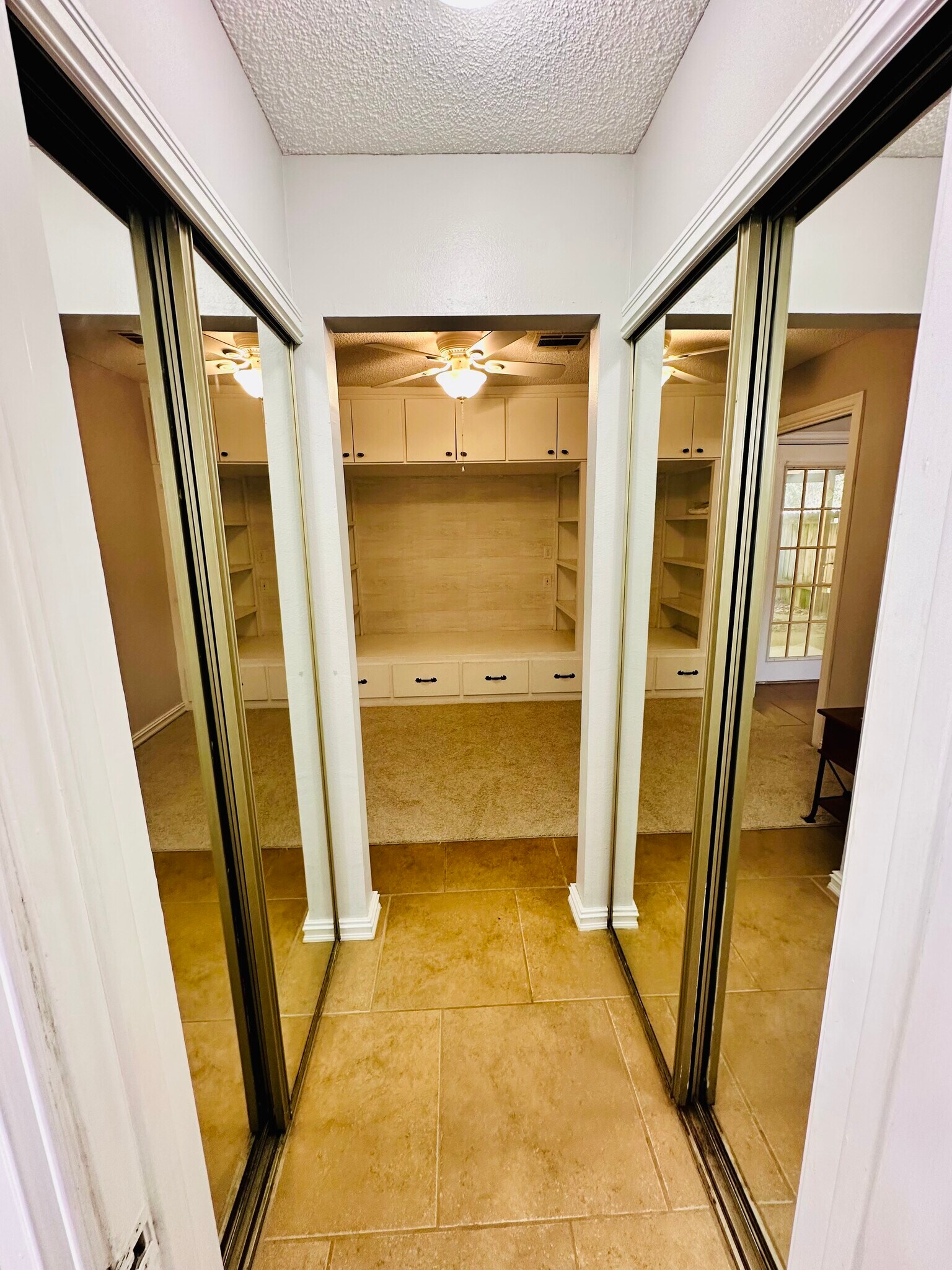 Building Photo - 110 Willow Branch Dr