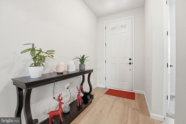 Building Photo - 615 Clover Ln