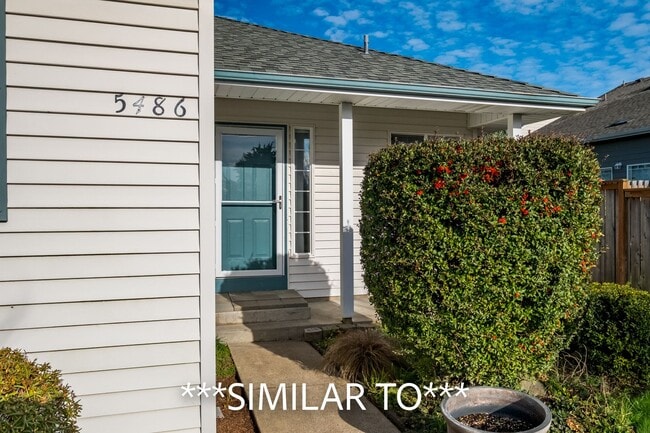 Building Photo - Two Bedroom Duplex in Great Neighborhood, Close to Schools! Pet Friendly!