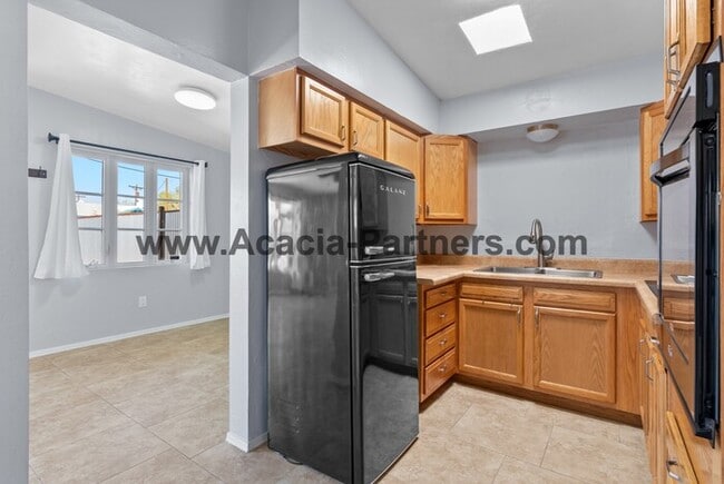 Building Photo - Two Bedroom Home with Guest House