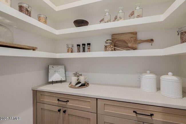 Building Photo - 3301 E Elm St