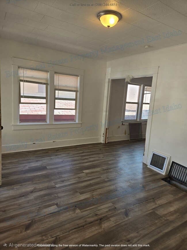 Building Photo - 921 W Clark St