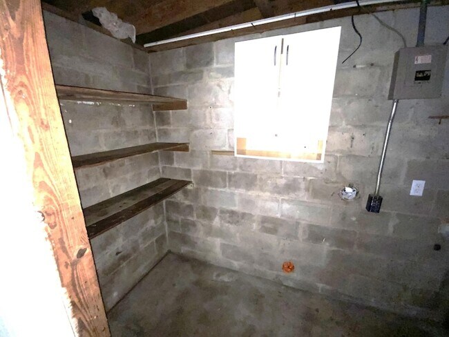 Building Photo - 2408 Gillis St