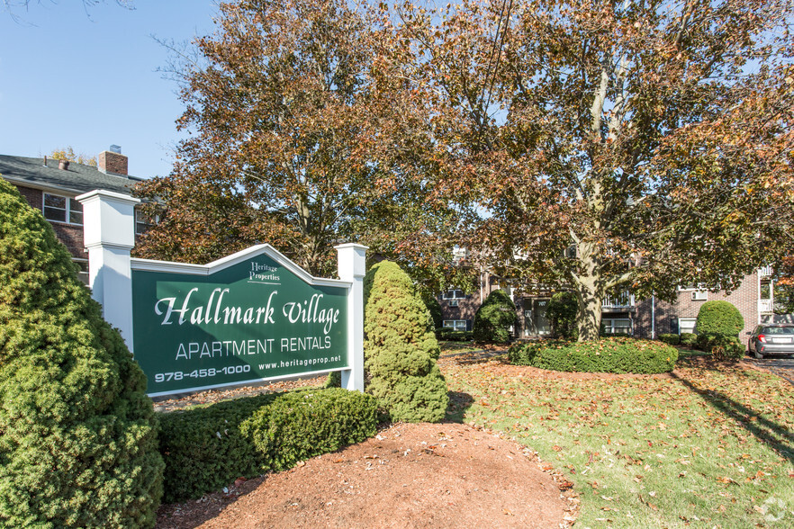 Primary Photo - Hallmark Village and Northwood Common